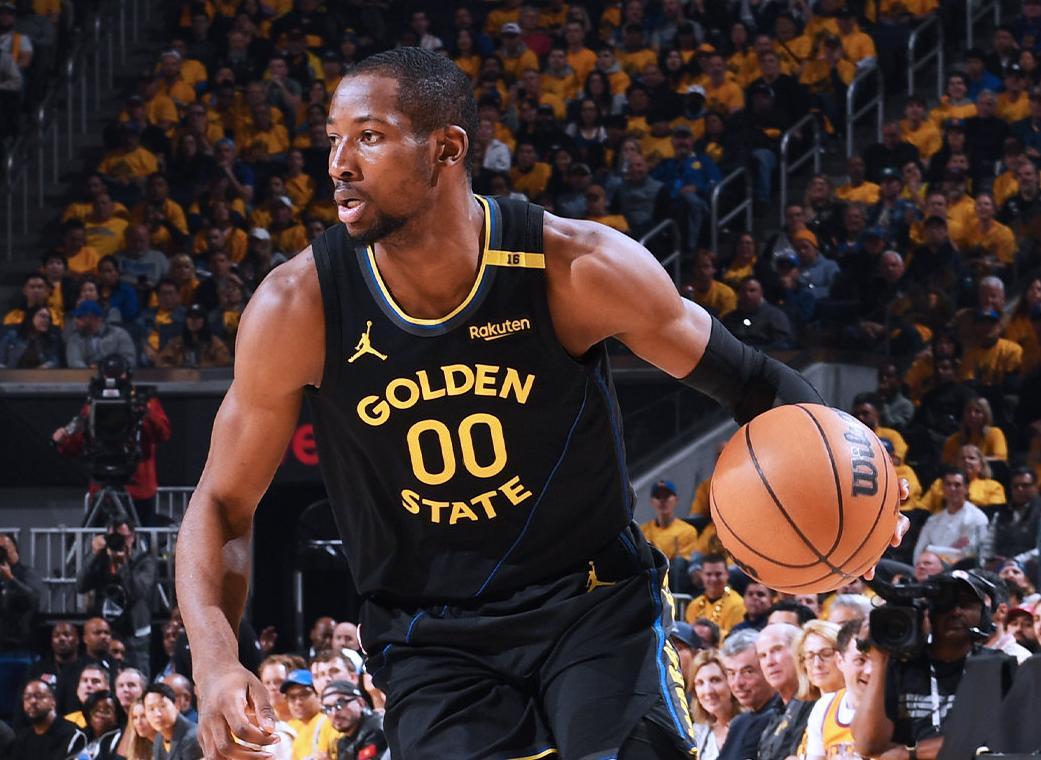 九游塔图姆重返赛场，爆冷首场状态出色，加拿大队观众沸腾！的简单介绍